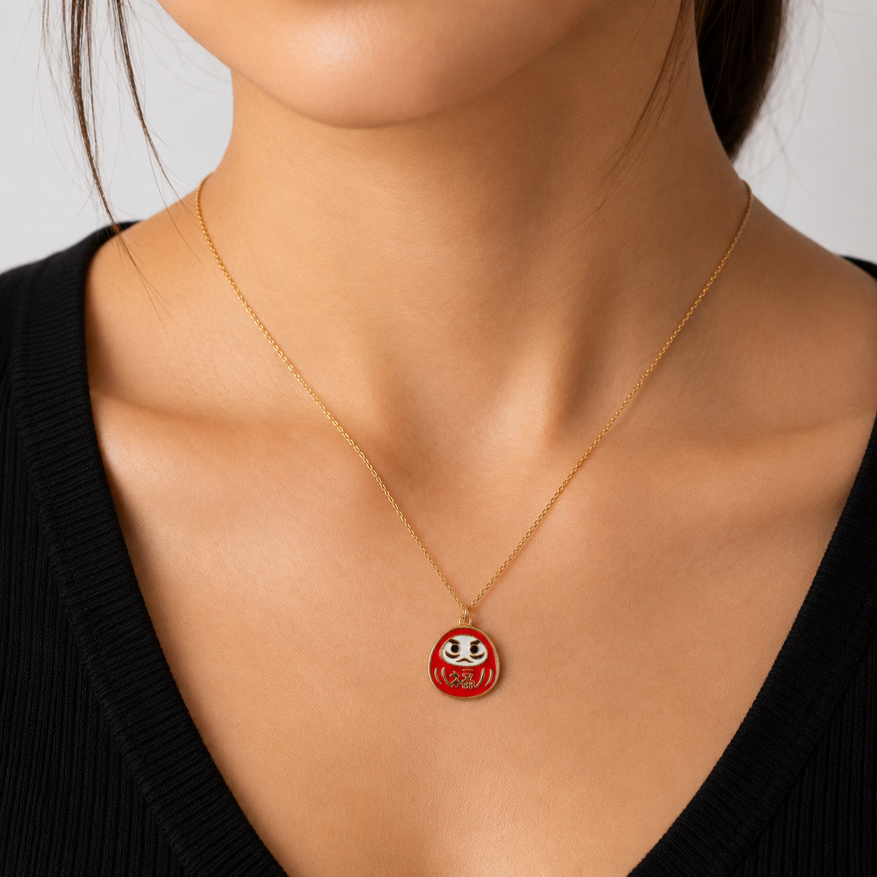 Japanse Ketting met Hanger – Rode Daruma met Gouden Details