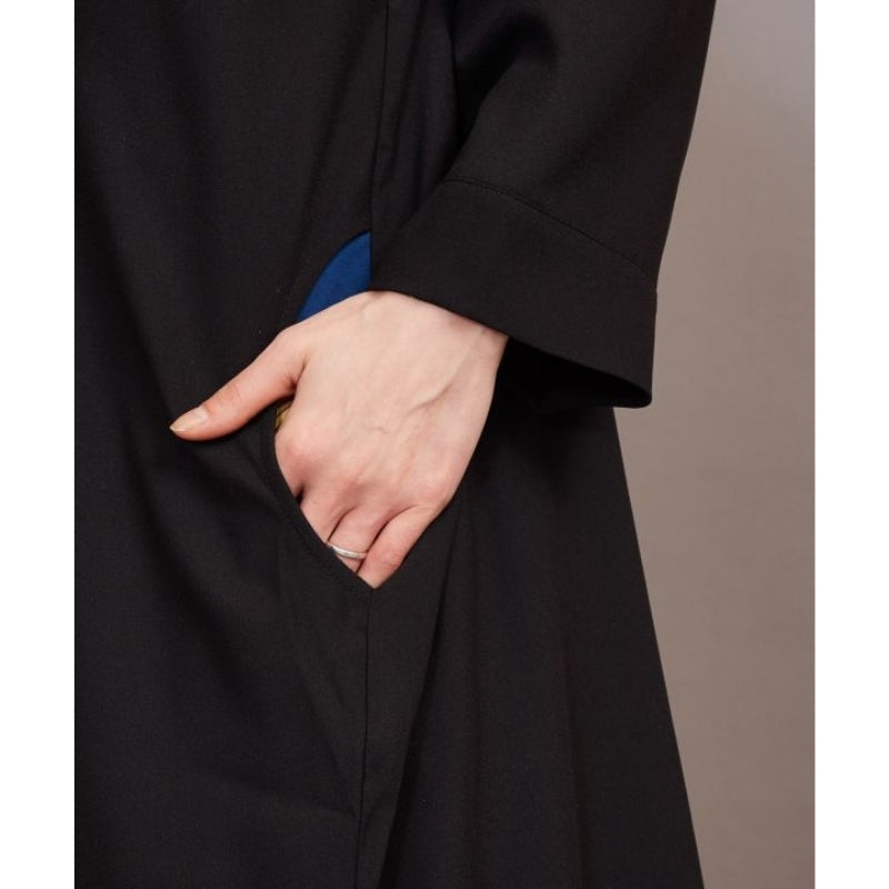 Zwarte moderne Japanse jurk