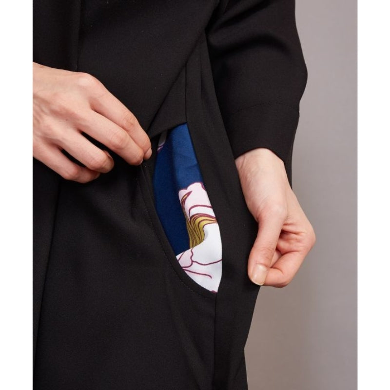 Zwarte moderne Japanse jurk