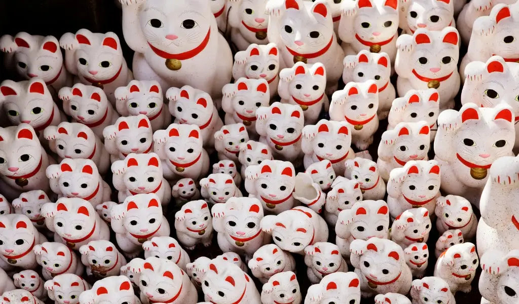 maneki neko beeldjes bij de tempel