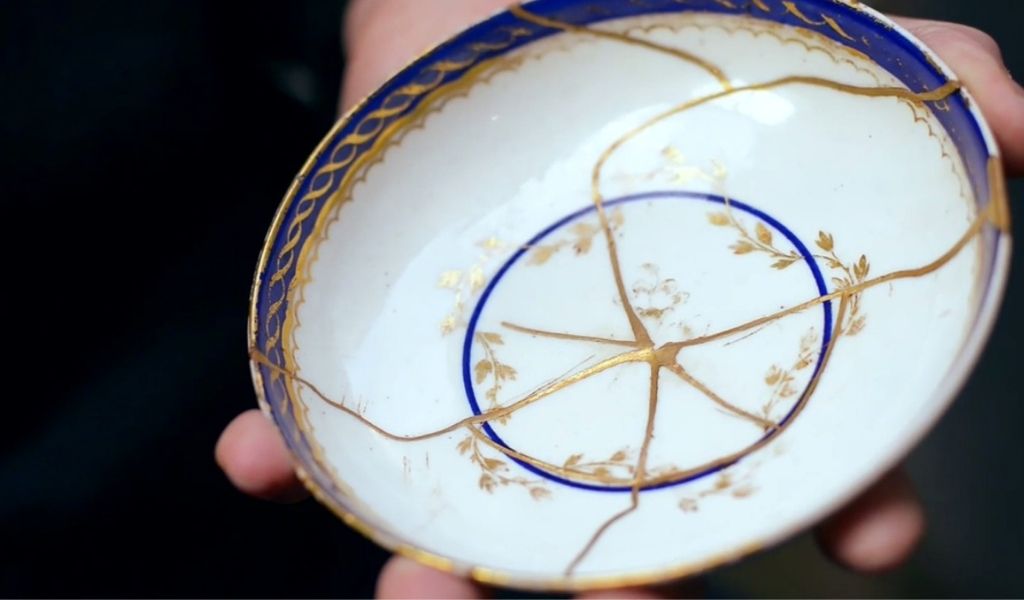 kintsugi de kunst van het sublimeren van barsten